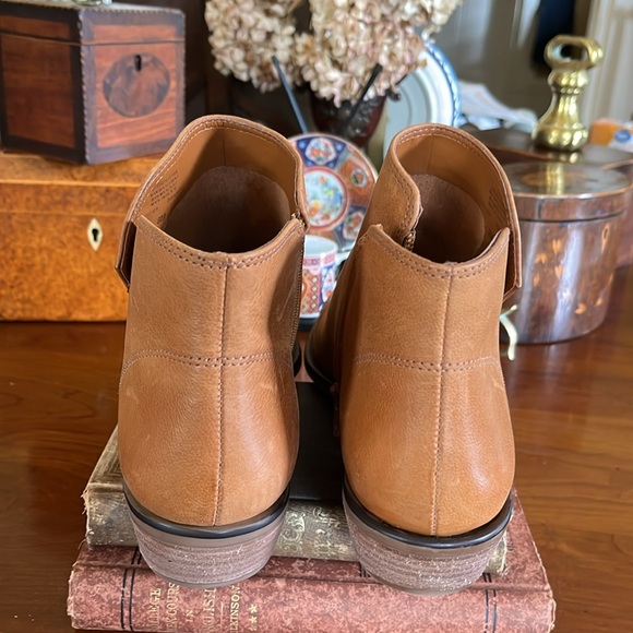 Chelsea & Violet the Heather Booties - Picture 6 of 9